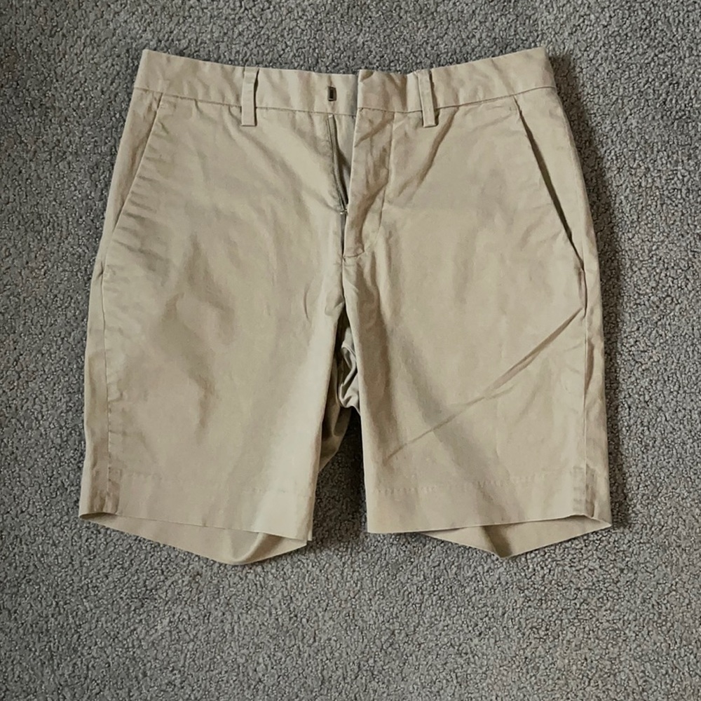 Men’s khaki shorts